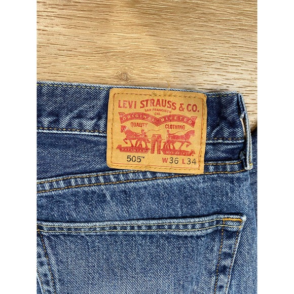 Men's Levi Strauss Blue Jeans 505 Style 36x34 Medium Wash - Picture 5 of 9